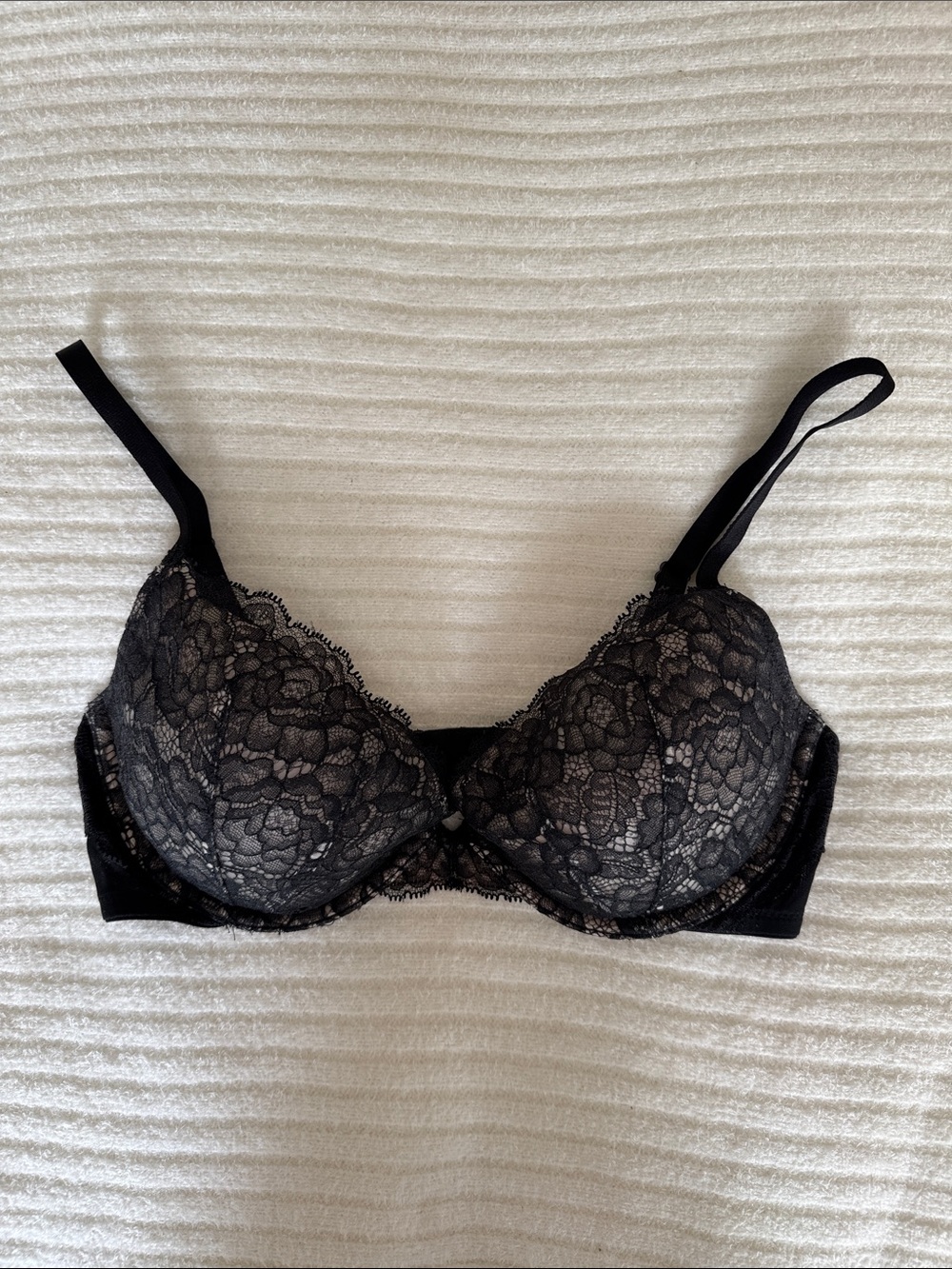 VICTORIA’S SECRET | Black Lace Padded Push-Up Bra 34D